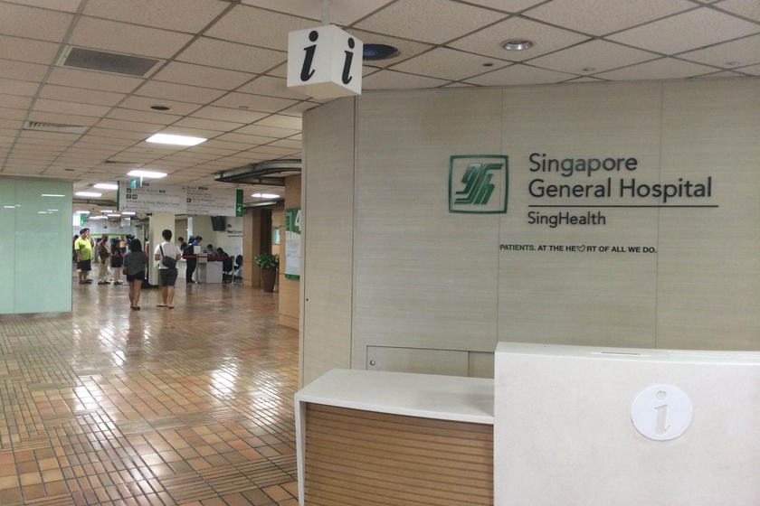 李光耀病重 大批记者守候新加坡中央医院