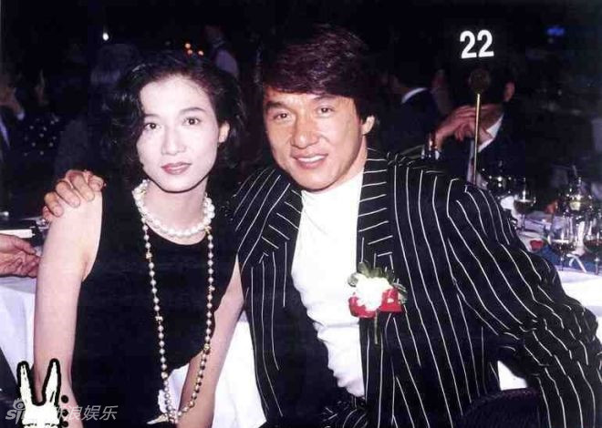 吴绮莉旧照：风波不断的亚姐冠军