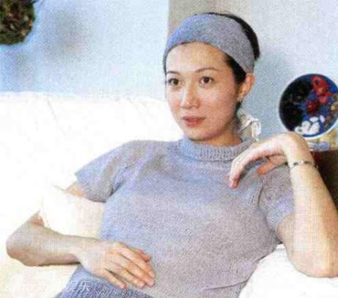 吴绮莉旧照：风波不断的亚姐冠军