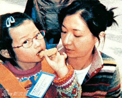 吴绮莉旧照：风波不断的亚姐冠军