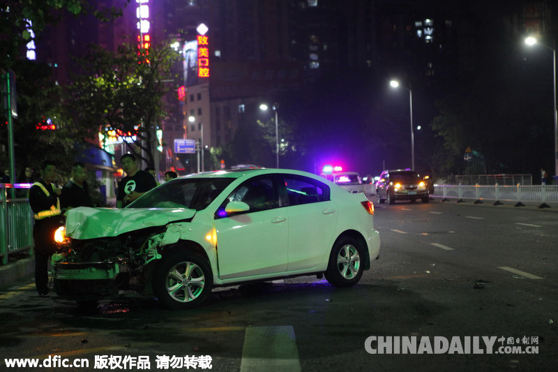 广东惠州男子逃避检查连撞2车“前脸”损毁严重