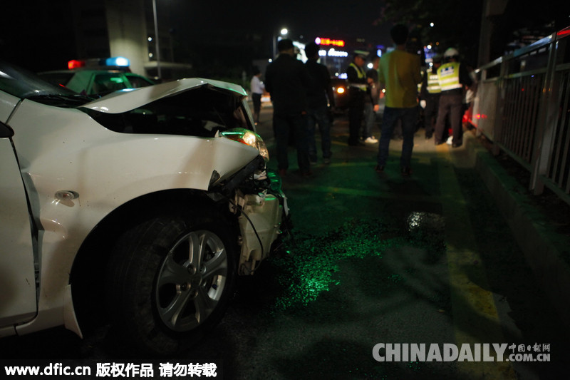 广东惠州男子逃避检查连撞2车“前脸”损毁严重