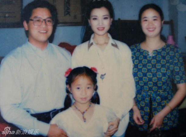 宋祖英年轻时旧照曝光 青涩甜美气质佳（组图）
