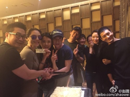 黄晓明参加北影96班同学会 赵薇遗憾缺席
