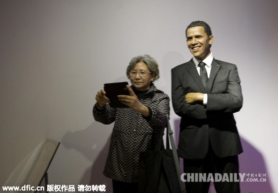 近百尊名人蜡像亮相南京 大妈热情与“奥巴马”合影