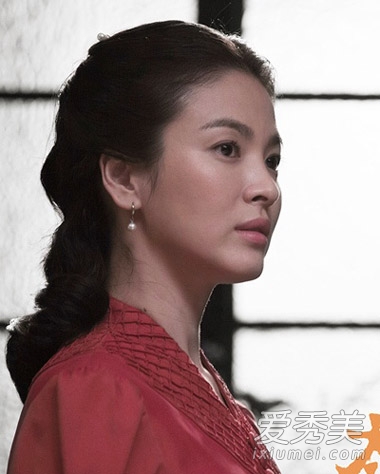 灰姑娘掀复古风 女星卷发争相比美