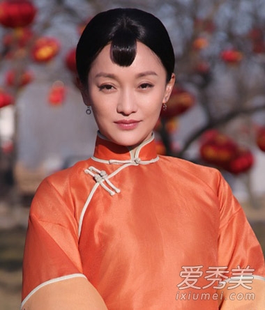 灰姑娘掀复古风 女星卷发争相比美