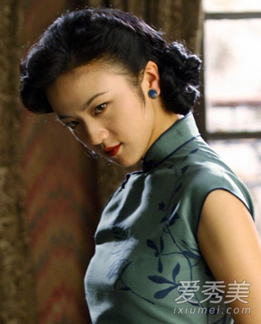 灰姑娘掀复古风 女星卷发争相比美