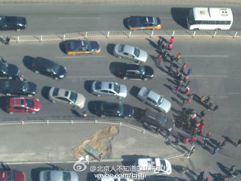最堵开学日北京已严重拥堵，今天上午部分冬奥保障路线将临时管制_交通_西直门_机场