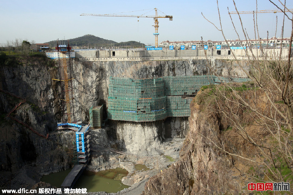 上海酒店建在悬崖深谷被赞