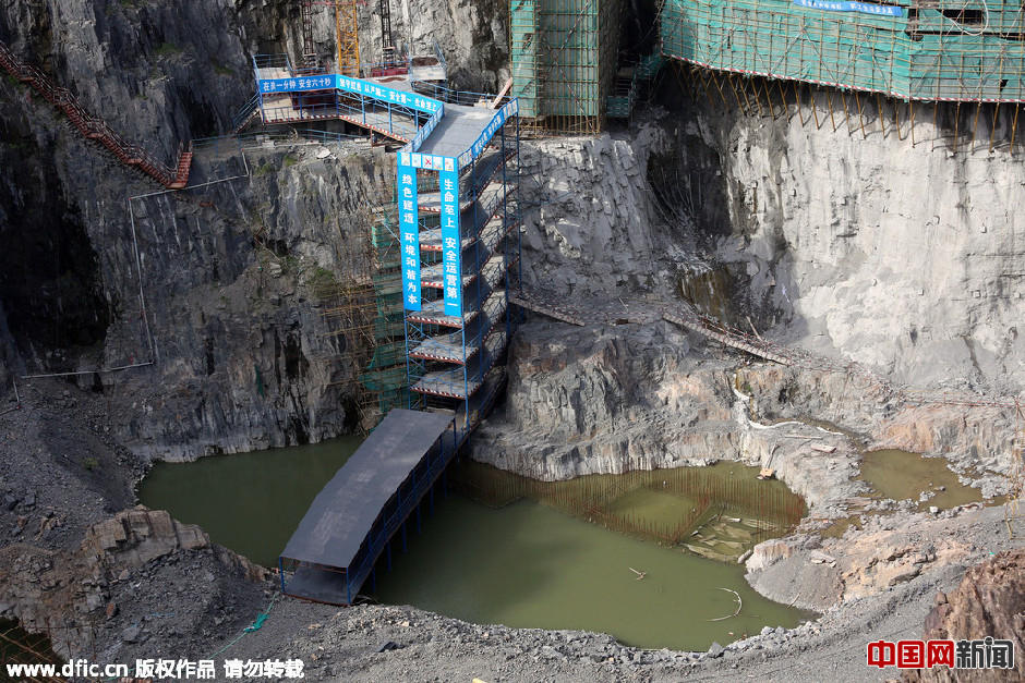 上海酒店建在悬崖深谷被赞
