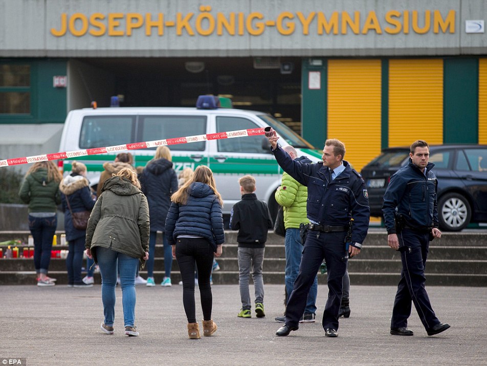 德国民众悼念A320客机遇难师生