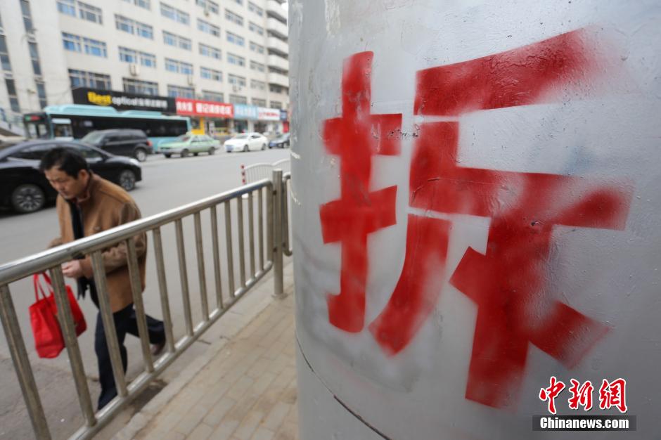 郑州现“短命”天桥 市民称“真浪费”