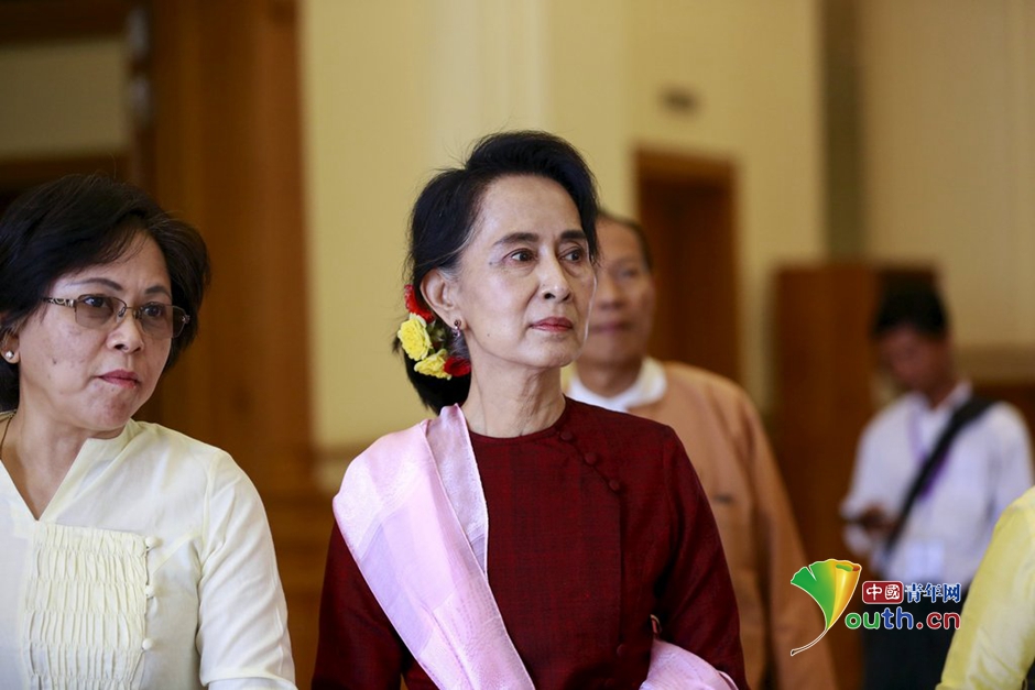 昂山素季出席缅甸议会会议