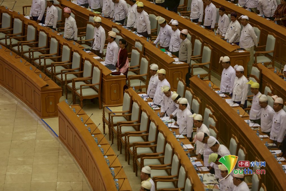 昂山素季出席缅甸议会会议