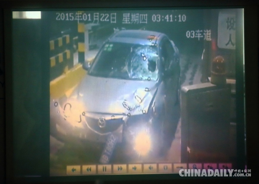 深圳一司机撞死人逃逸被捕微笑接受采访