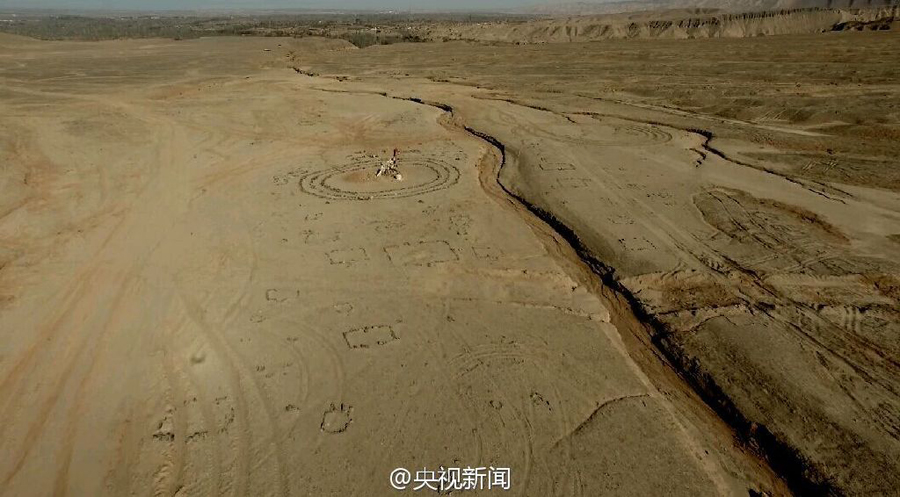 吐鲁番火焰山现200多个神秘“怪石圈”