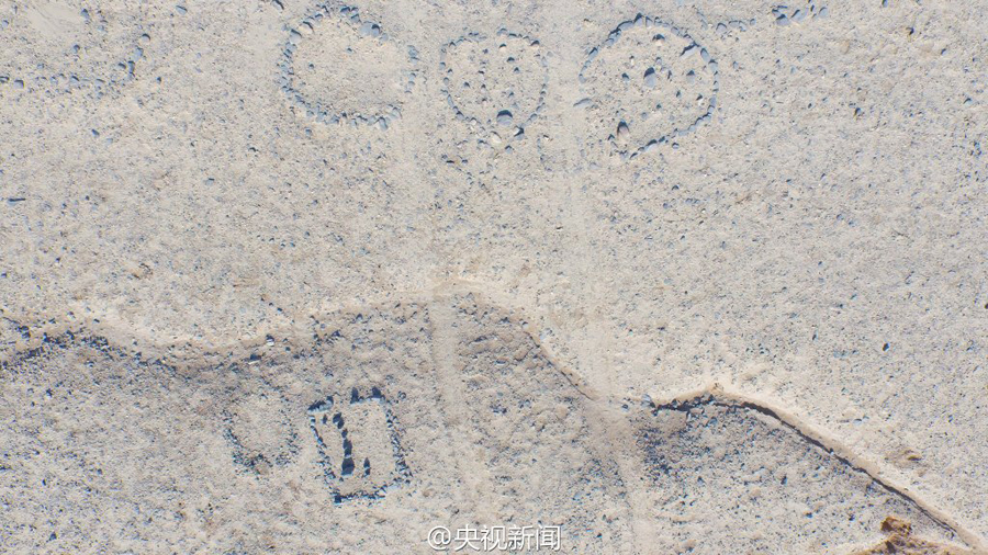 吐鲁番火焰山现200多个神秘“怪石圈”
