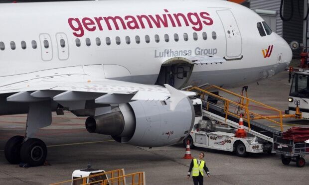 德国之翼A320客机坠毁 似副驾驶故意撞山