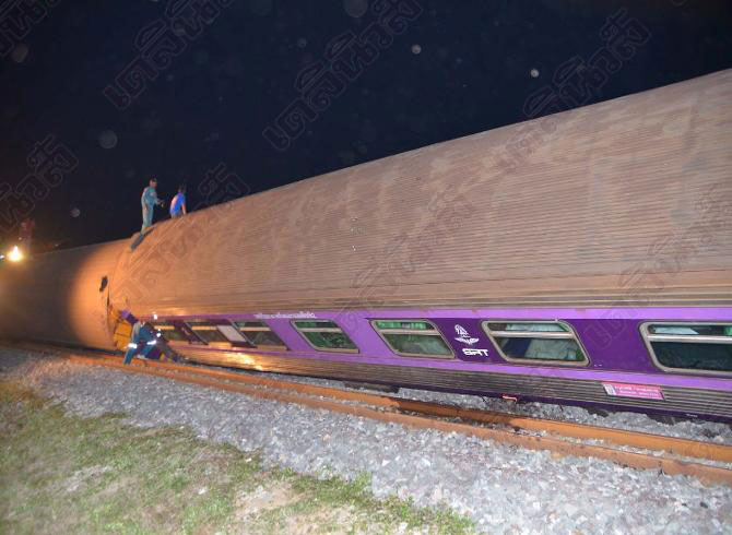 泰国大城府两列火车相撞 多人受伤