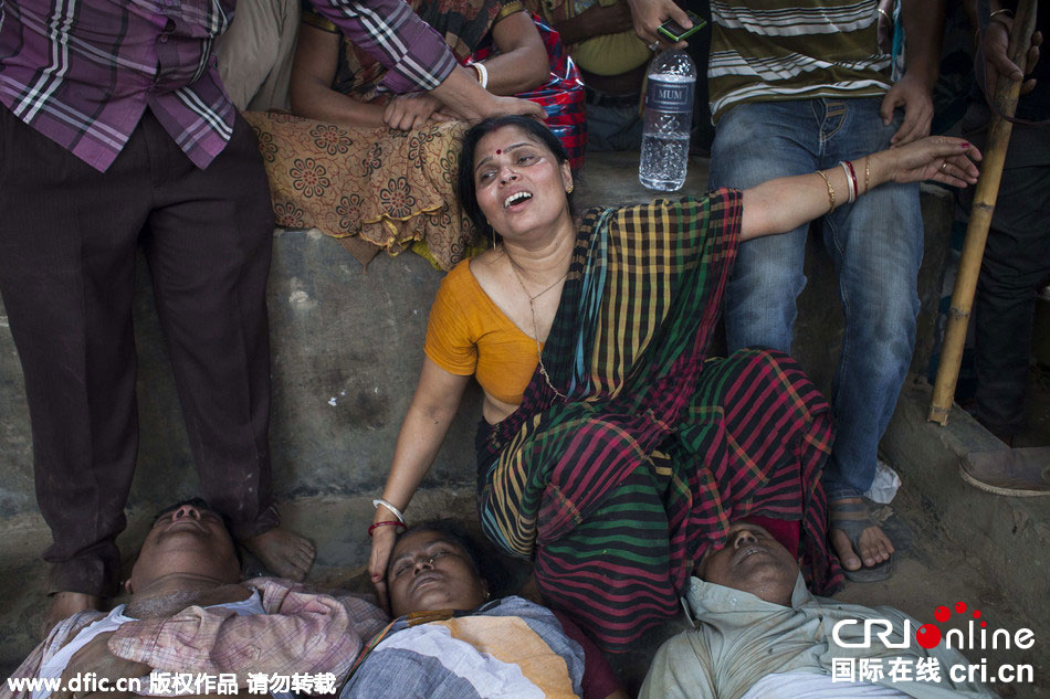 孟加拉国发生踩踏事故10人丧生数十人受伤(高清组图)