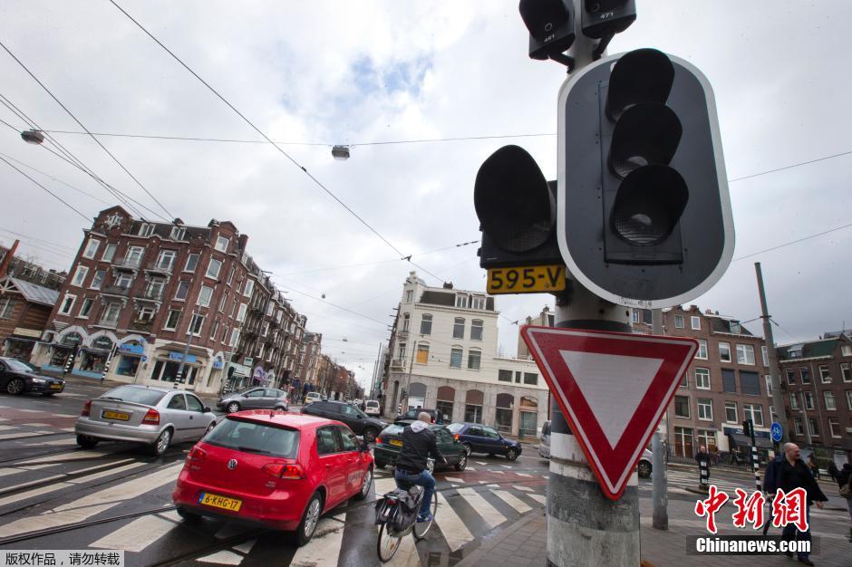 荷兰阿姆斯特丹突遭大规模停电 机场公交皆停运