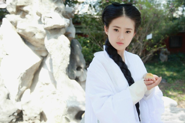 武汉美女cos小龙女 清纯可人似刘亦菲 