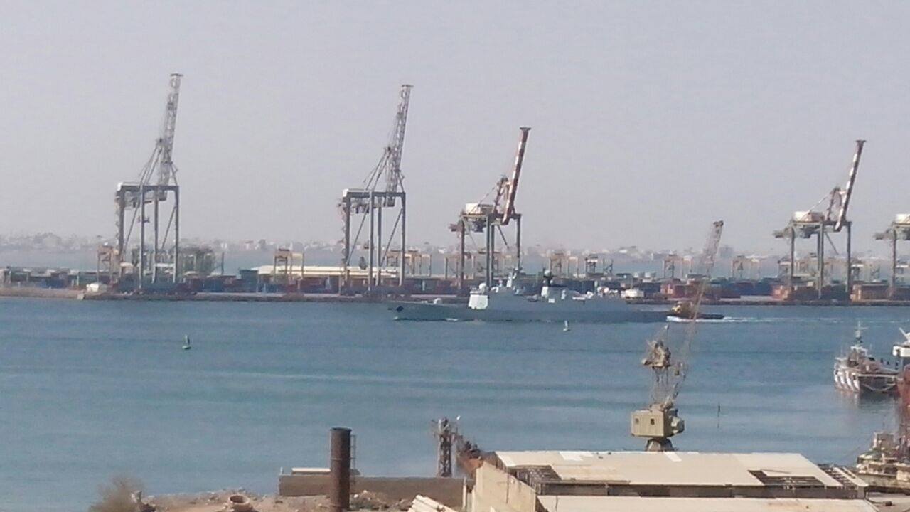 中国军舰进入也门亚丁港 启动撤侨工作