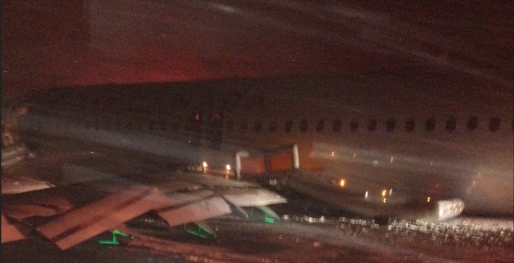 加拿大航空一架客机紧急着陆冲出跑道 23人受伤