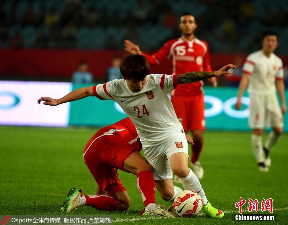 中国男足1：1战平突尼斯 守门员王大雷扑出点球