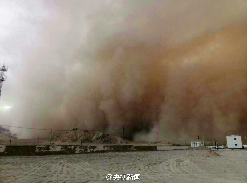 青海:巨型沙尘暴来袭 如现实版星际穿越