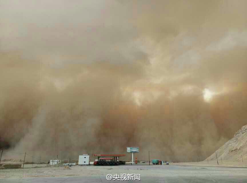 青海:巨型沙尘暴来袭 如现实版星际穿越