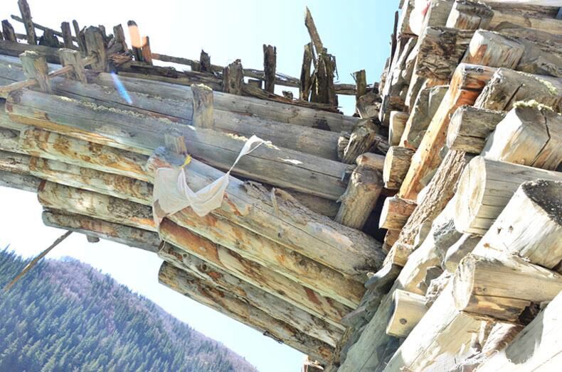 四川藏区现百年木桥 无一颗铁钉