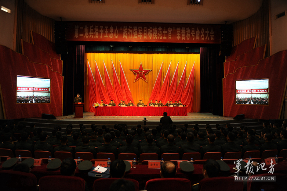 习近平一眼认出的老兵被授称并获英模勋章