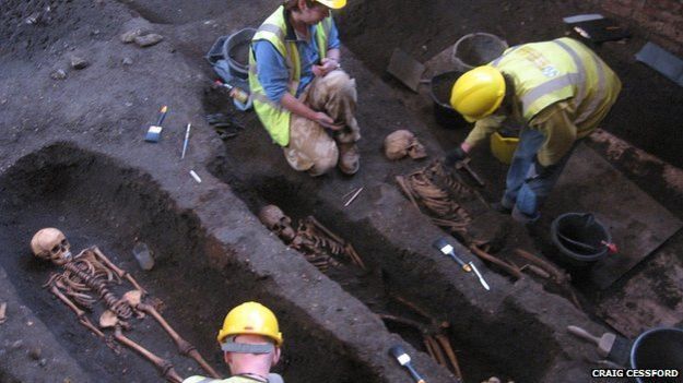 剑桥大学地下藏中世纪墓地 逾千遗体出土