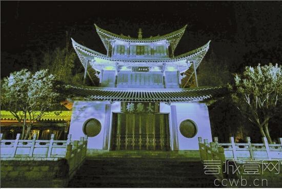 中国多地为自闭症儿童点亮蓝灯