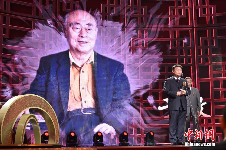 “影响世界华人盛典”在北京颁出11项大奖