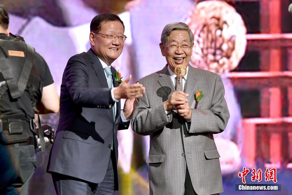 “影响世界华人盛典”在北京颁出11项大奖