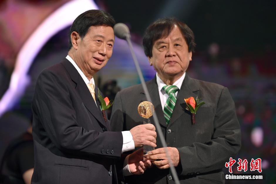 “影响世界华人盛典”在北京颁出11项大奖