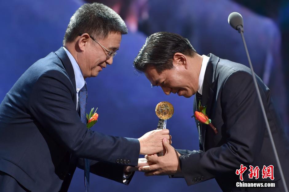 “影响世界华人盛典”在北京颁出11项大奖