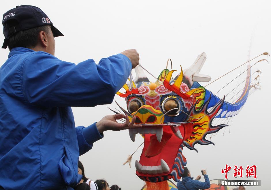 世界最长风筝亮相重庆武隆2015国际风筝放飞节