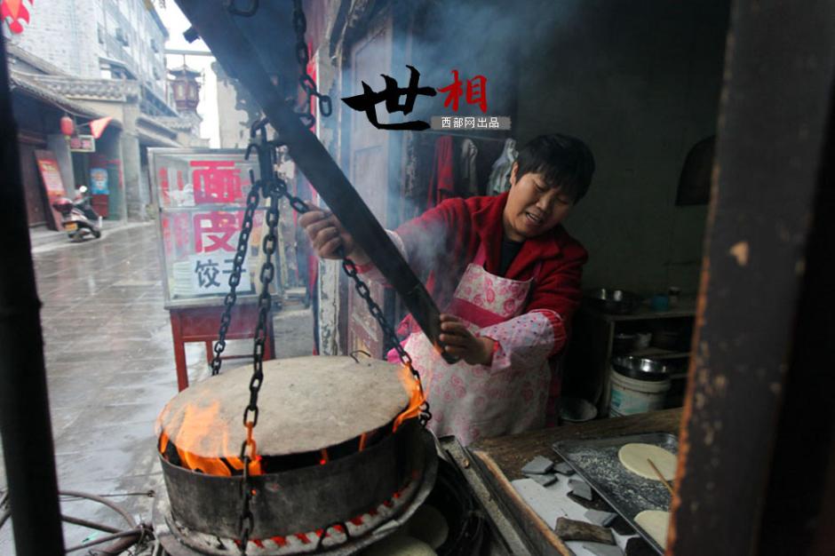 陕西石泉老街上的30年鼓气馍店
