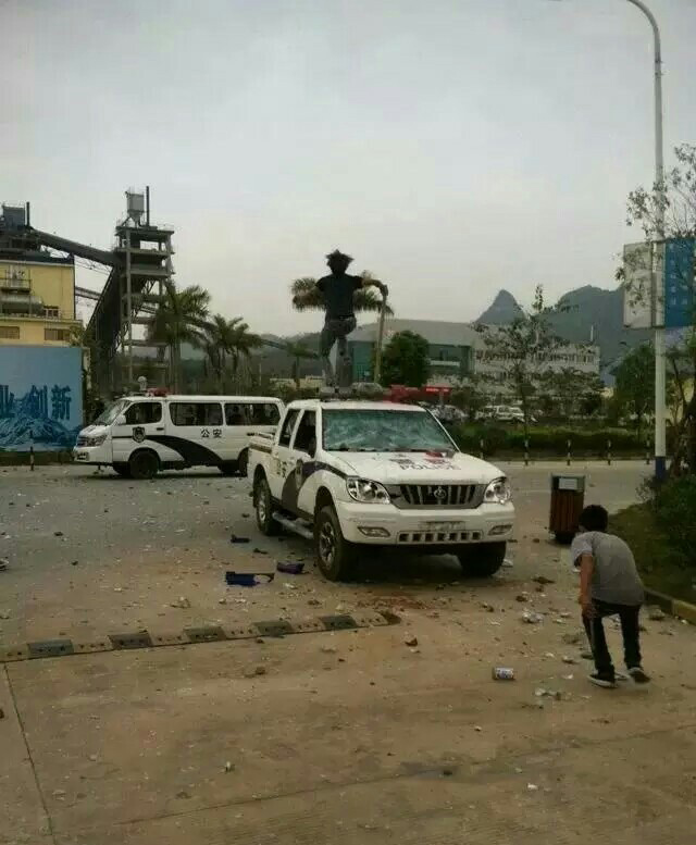 广东罗定村民抗议建垃圾焚烧厂 与警察发生冲突