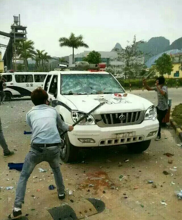 广东罗定村民抗议建垃圾焚烧厂 与警察发生冲突