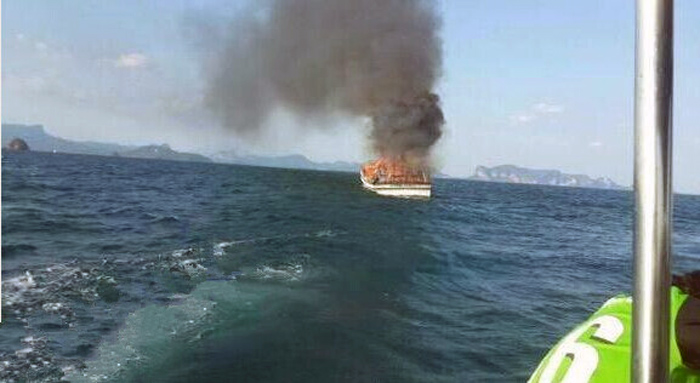 泰国一载有16名中国游客游轮爆炸