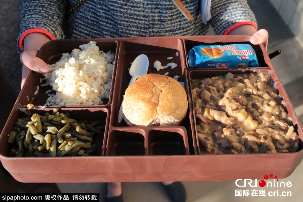 引发巨大争议的美国“帐篷城”监狱(高清组图)