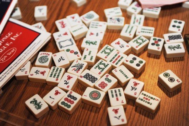 麻将在美国:和牌靠提示玩法新颖