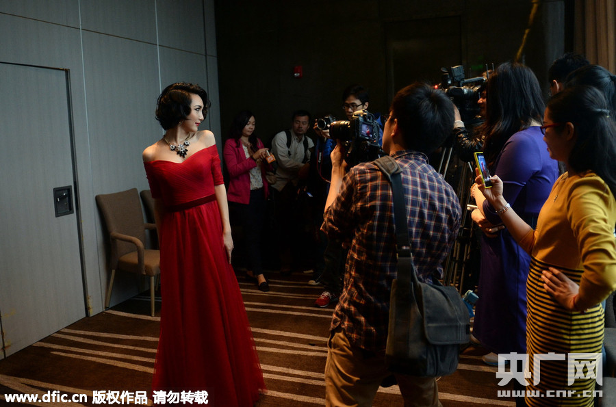 全国道德模范“刘婷”变性后亮相 美艳动人
