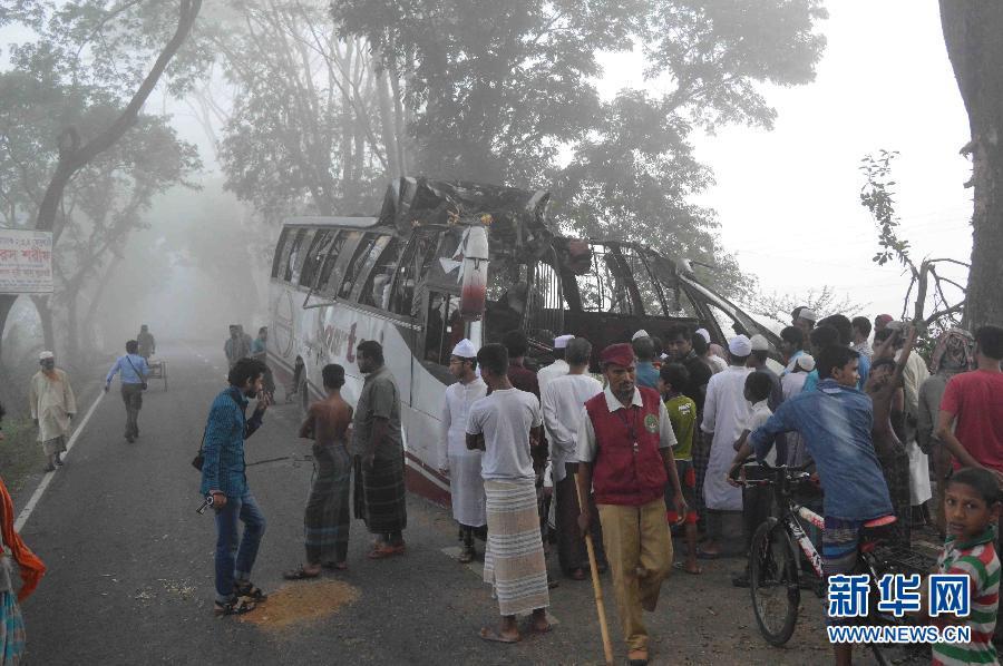 孟加拉国客车失控导致24人死亡