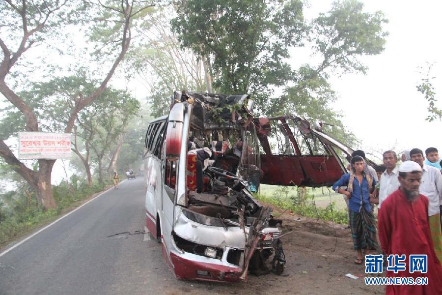 孟加拉国客车失控导致24人死亡
